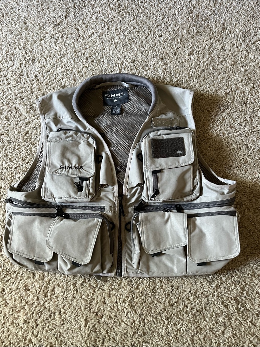 SIMMS Guide Fly Fishing Vest in Light Khaki Size M